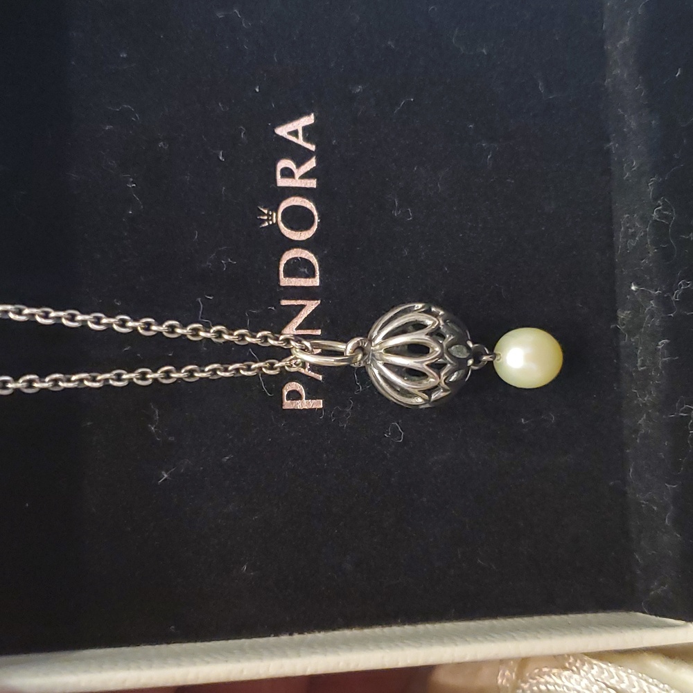 Pandora elegant Pearl retired Necklace